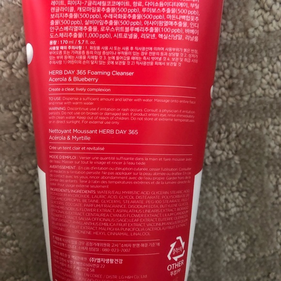 Herb Day 365 by the face shop foaming cleanser 170ml acerola & blueberry - Picture 4 of 5